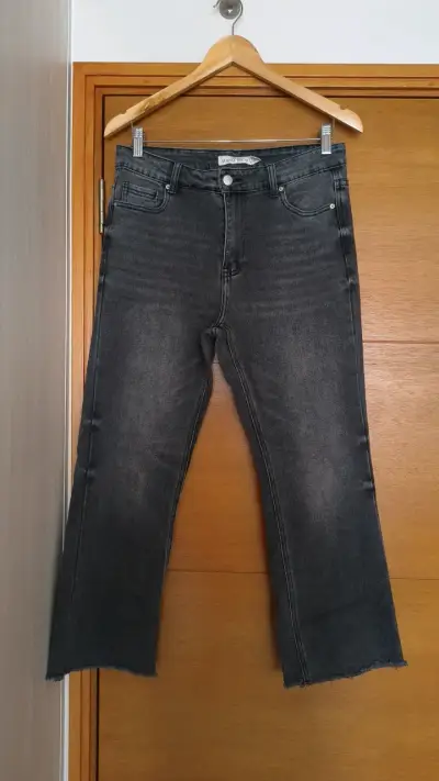 Jeans negros de mezclilla para mujer - miniatura 1