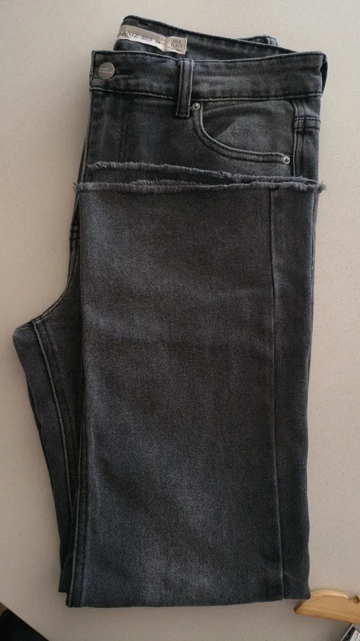 Jeans negros de mezclilla para mujer - 2