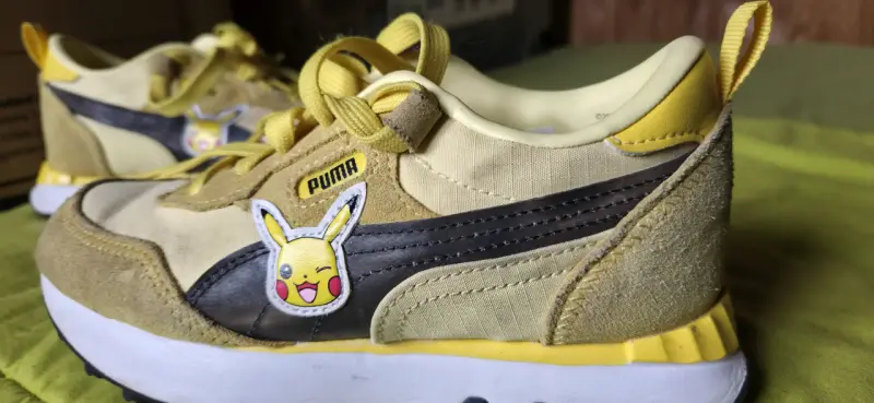 Zapatillas Puma Pikachu para niños talla 33 - 2