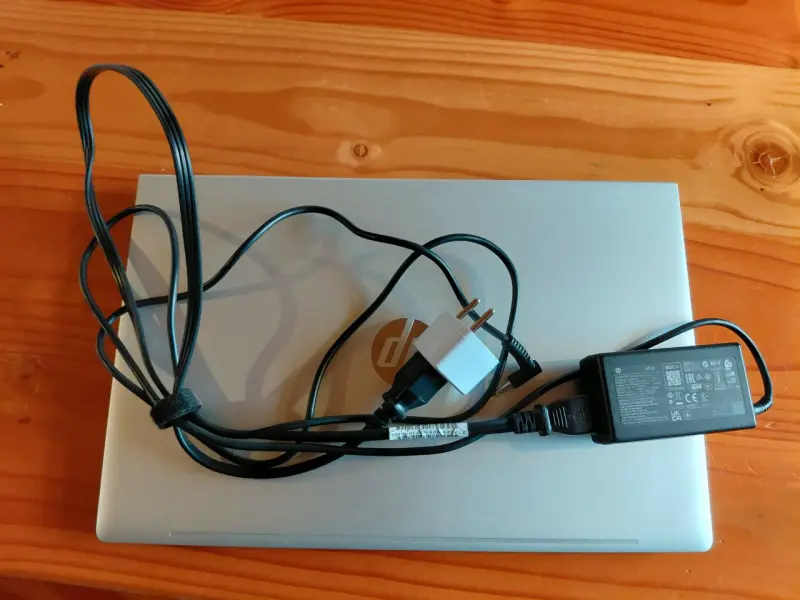 Laptop HP ProBook 455 G9 con bolso incluido - 3