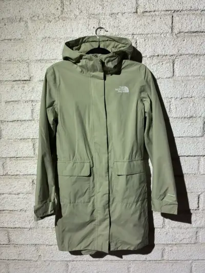 Parka impermeable verde The North Face para mujer - miniatura 2