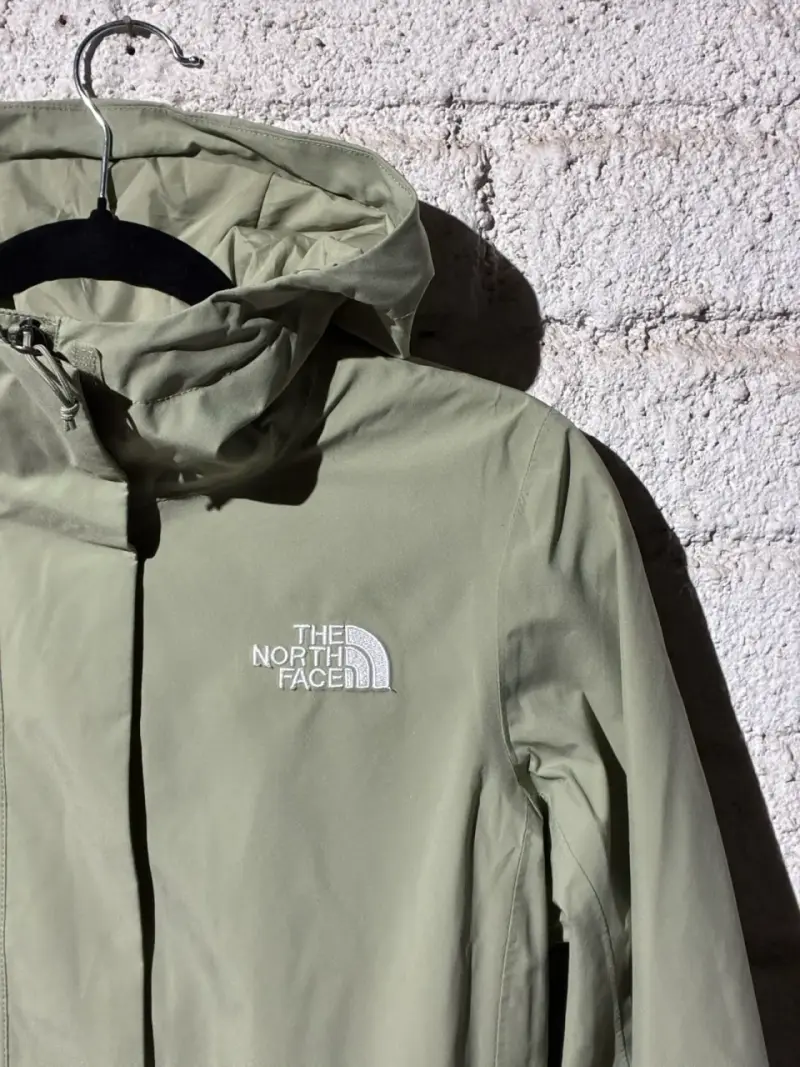 Parka impermeable verde The North Face para mujer - 3