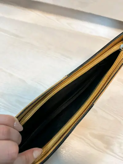 Bolso de cuero bicolor Chanel elegante - miniatura 5