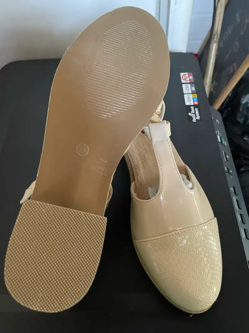 Zapatos beige de charol para mujer talla 38 - 2