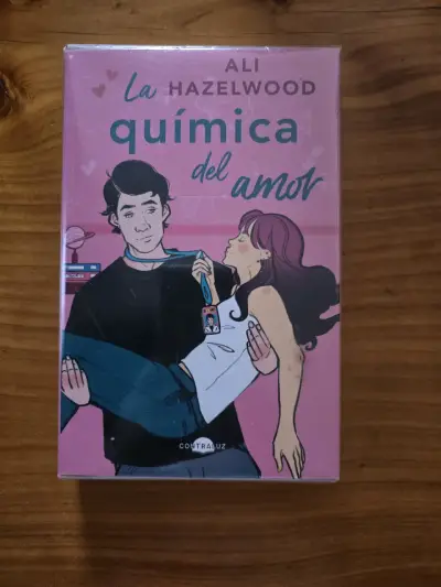 Libro 'La Química del Amor' de Ali Hazelwood - miniatura 1