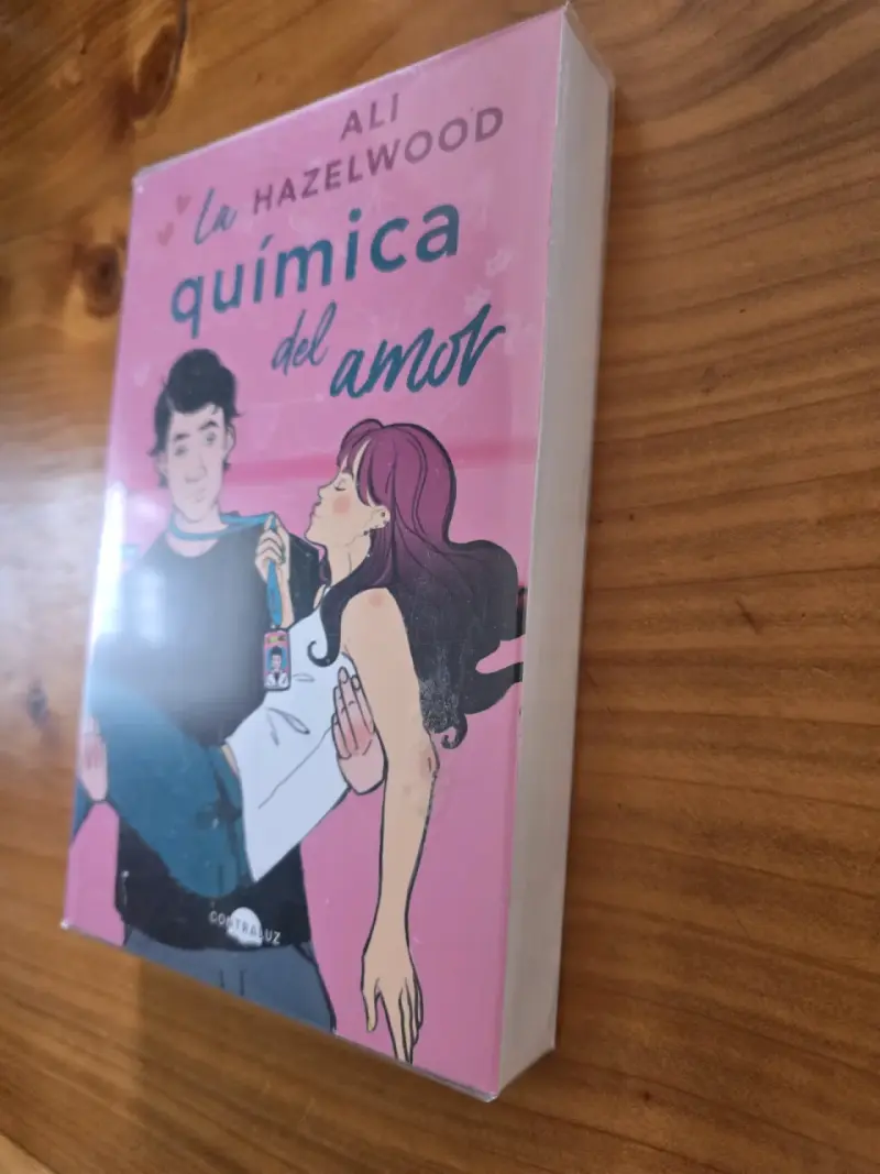 Libro 'La Química del Amor' de Ali Hazelwood - 3