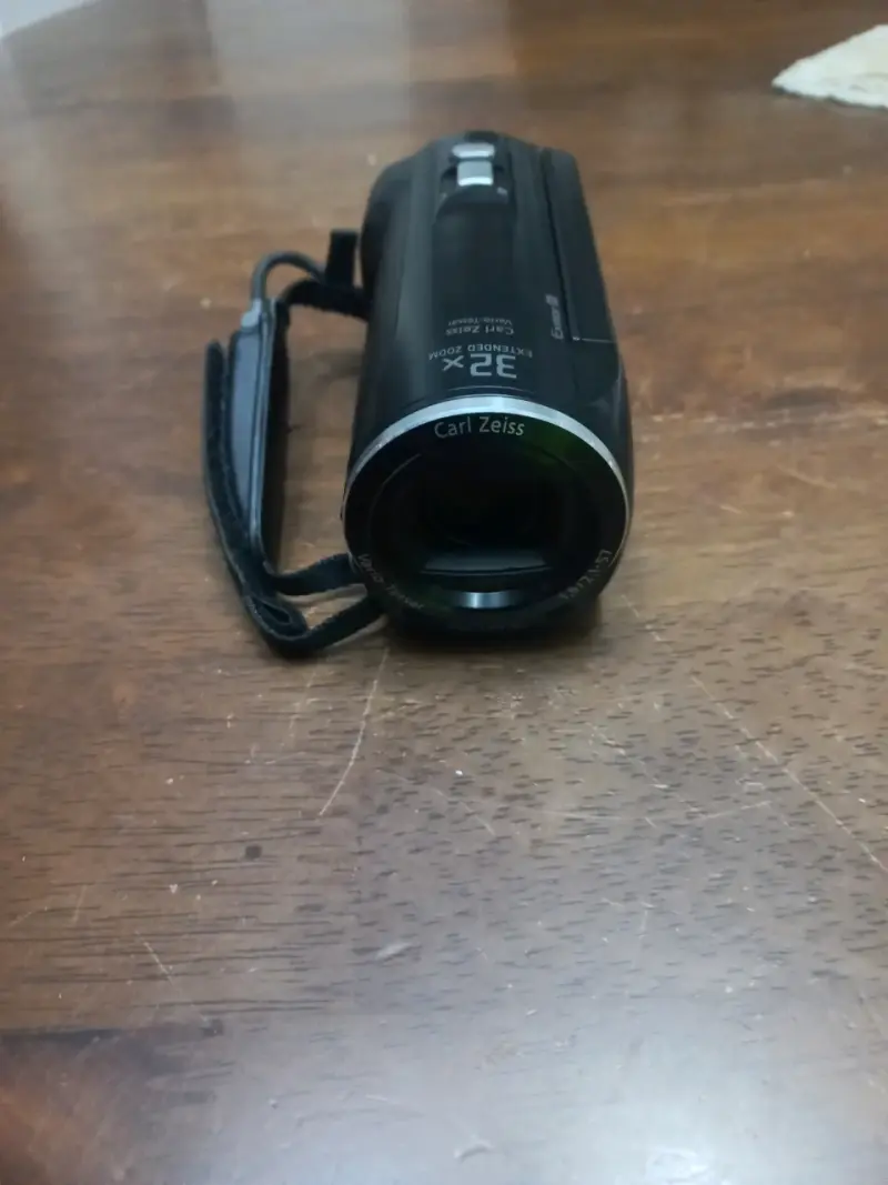Videocámara Sony Handycam con Zoom 32x - 1
