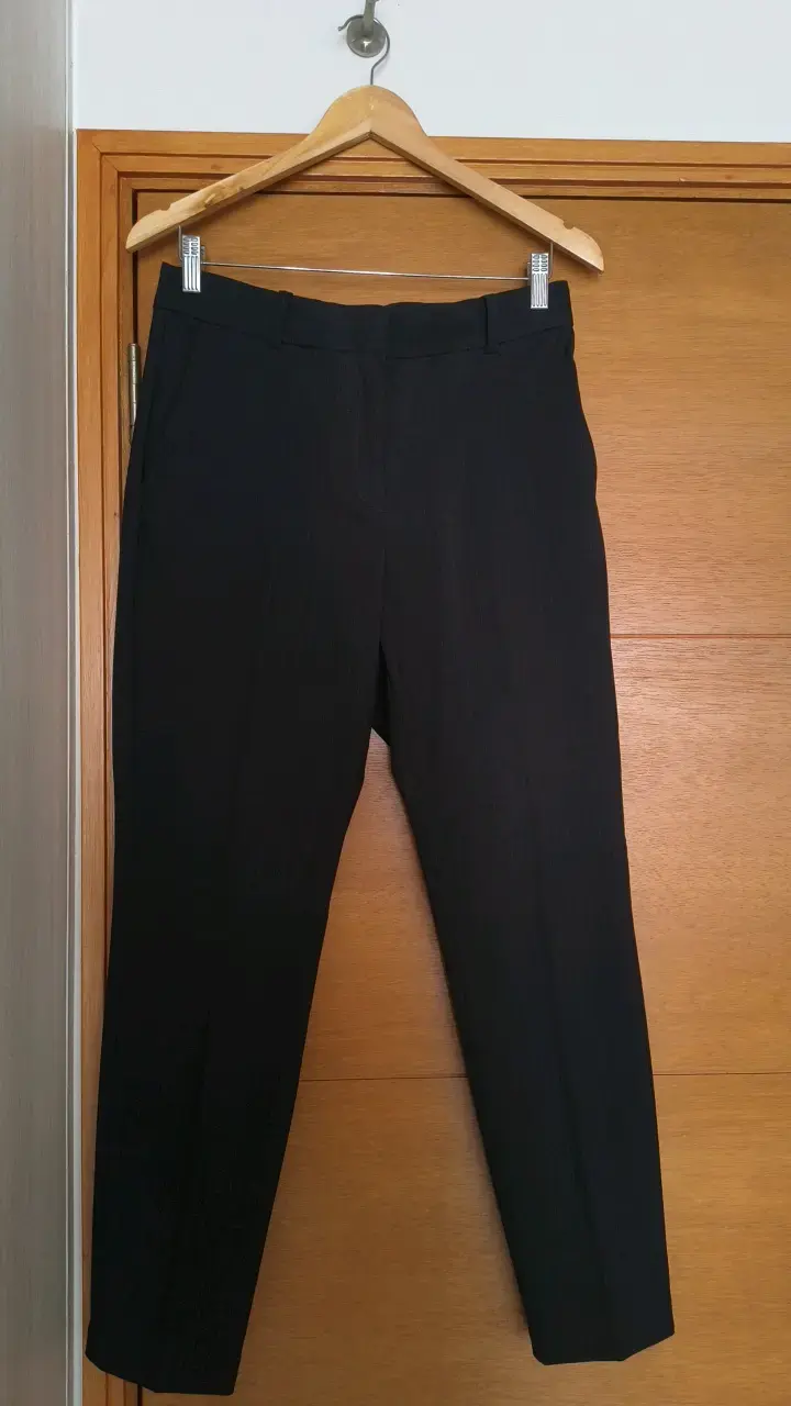 Pantalón de vestir negro con líneas para mujer