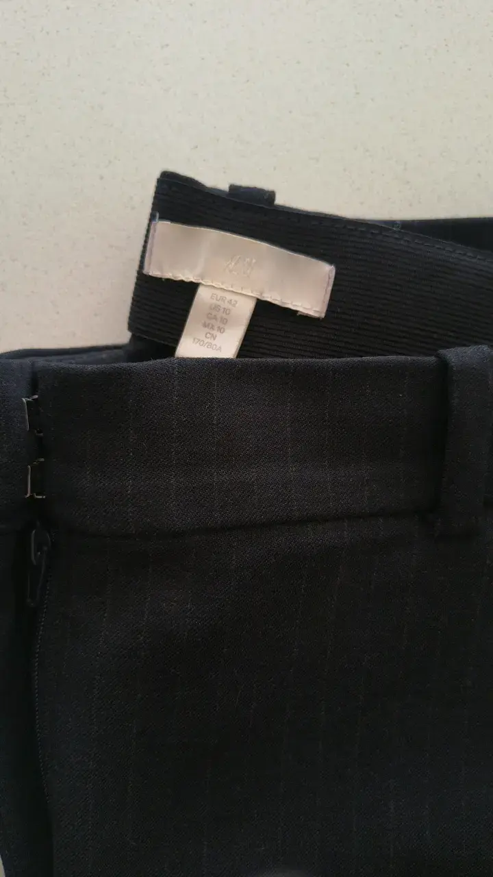 Pantalón de vestir negro con líneas para mujer - 4