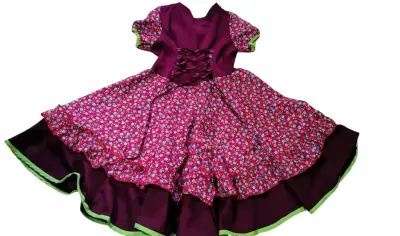 Vestido floreado para niña con detalles de lazo - miniatura 4