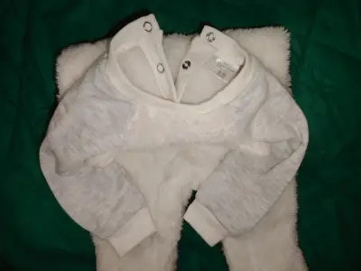 Enterito de bebé polar con diseño de oso - miniatura 2