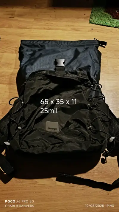 Mochila urbana negra con reflectantes - miniatura 1