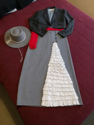 Traje de Huasa salon talla M con faja y sombrero. - miniatura 1