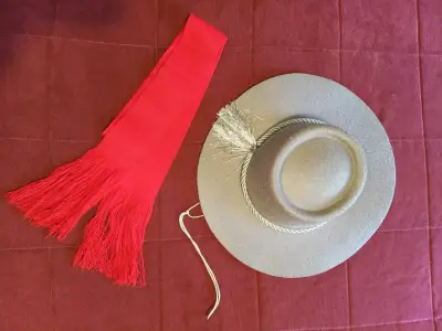 Traje de Huasa salon talla M con faja y sombrero. - miniatura 5