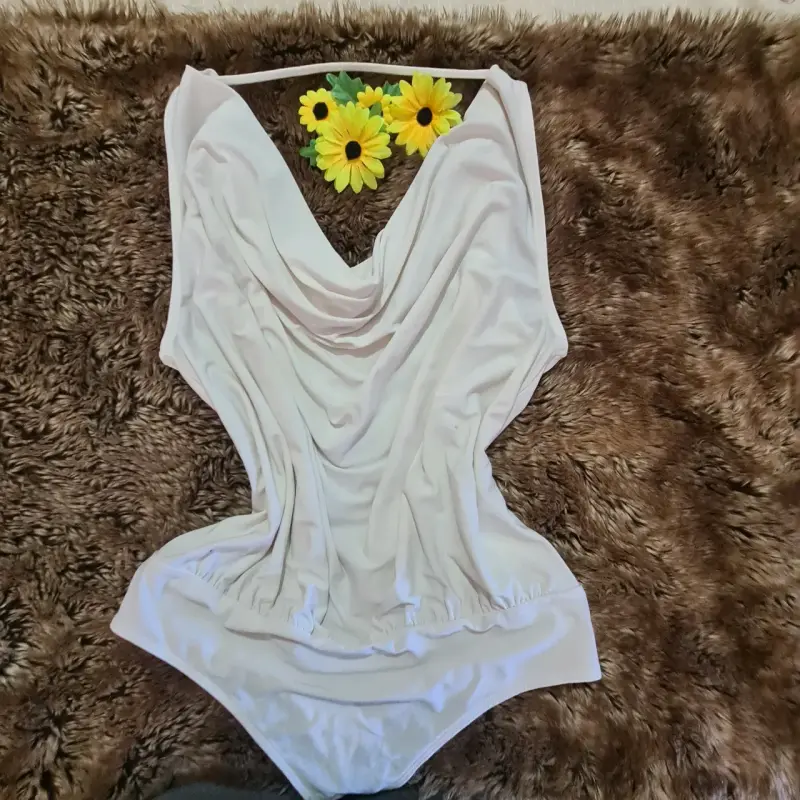 Corset rosa con encaje negro elegante - 1