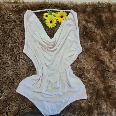 Corset rosa con encaje negro elegante - miniatura 1
