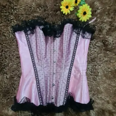 Corset rosa con encaje negro elegante - miniatura 4