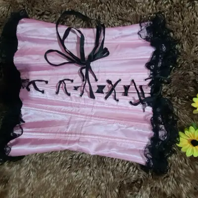 Corset rosa con encaje negro elegante - miniatura 5