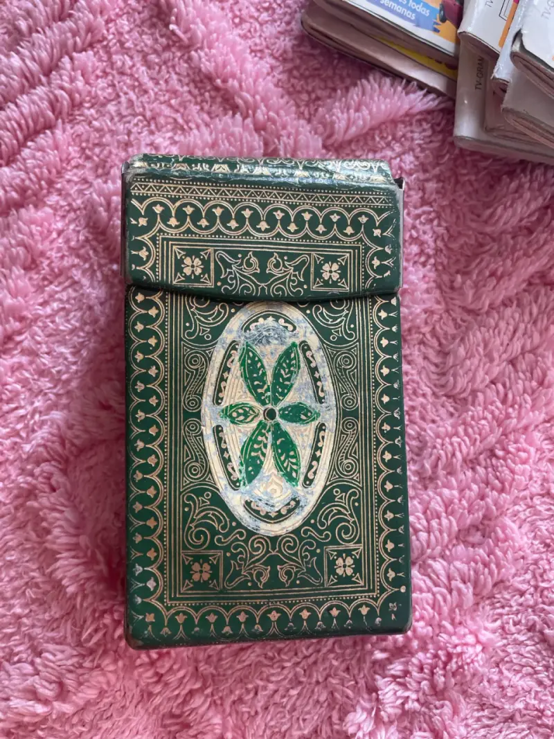 Cigarrera italiana verde con diseño floral - 1