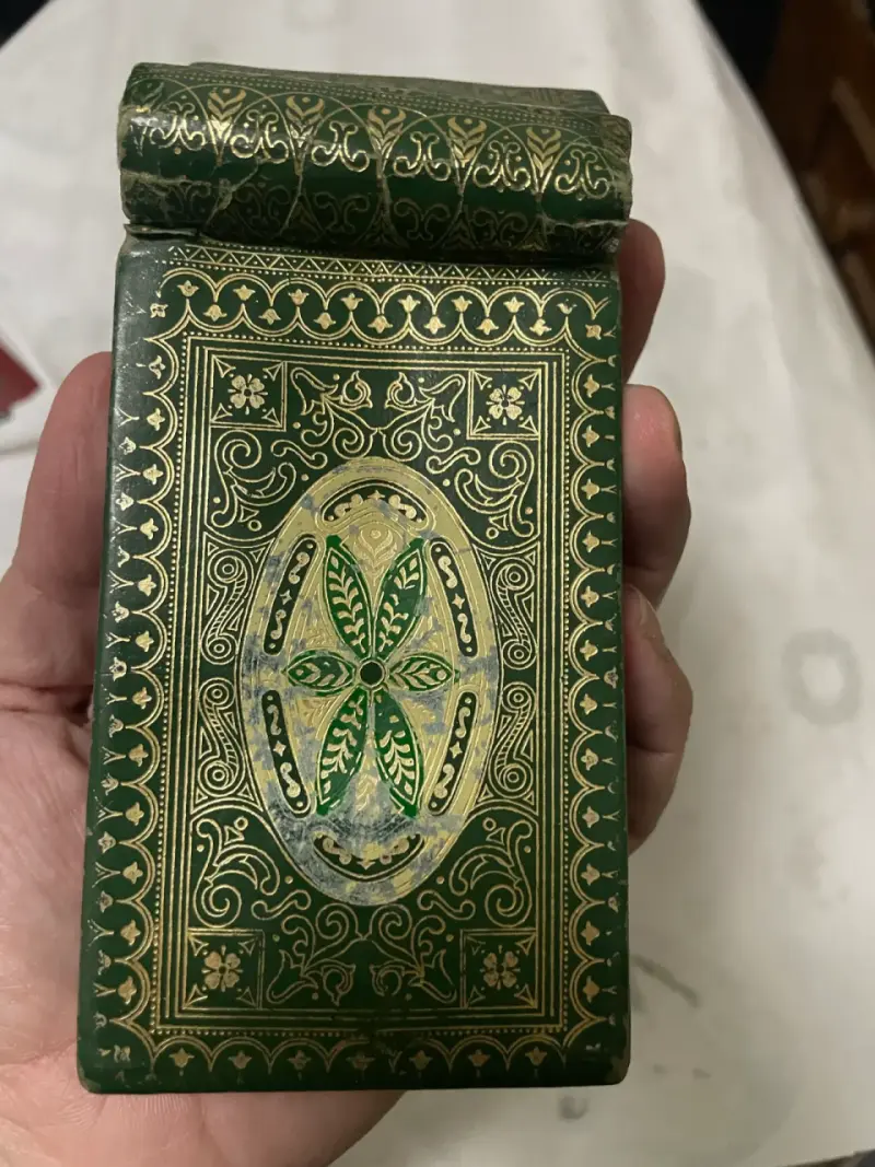 Cigarrera italiana verde con diseño floral - 5