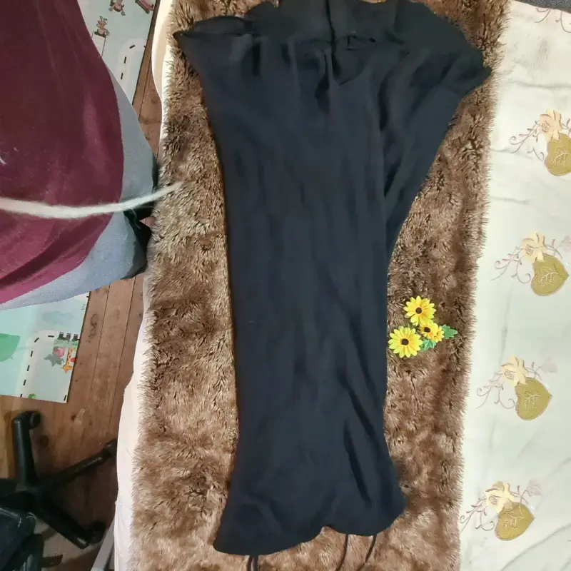 Corset de encaje negro y rosa con detalles de encaje - 1