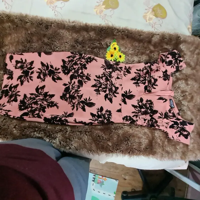 Corset de encaje negro y rosa con detalles de encaje - 5
