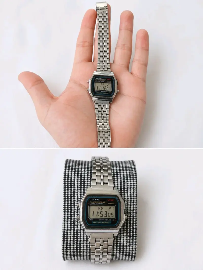 Reloj digital Casio clásico con pulsera metálica - 2