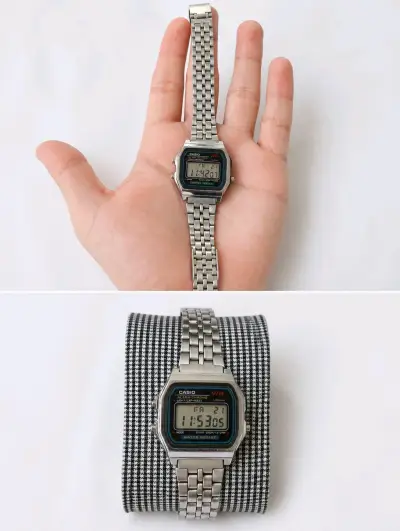 Reloj digital Casio clásico con pulsera metálica - miniatura 2