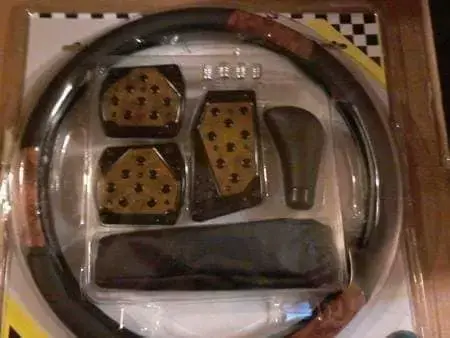 Kit de accesorios para auto con funda de volante y pedales