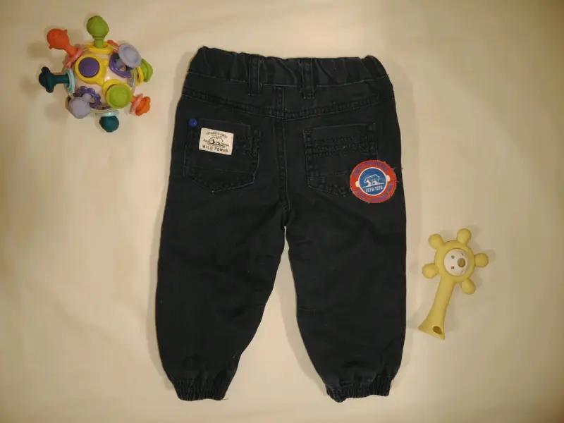 Pantalones de bebé azul oscuro con detalles naranjas - 2