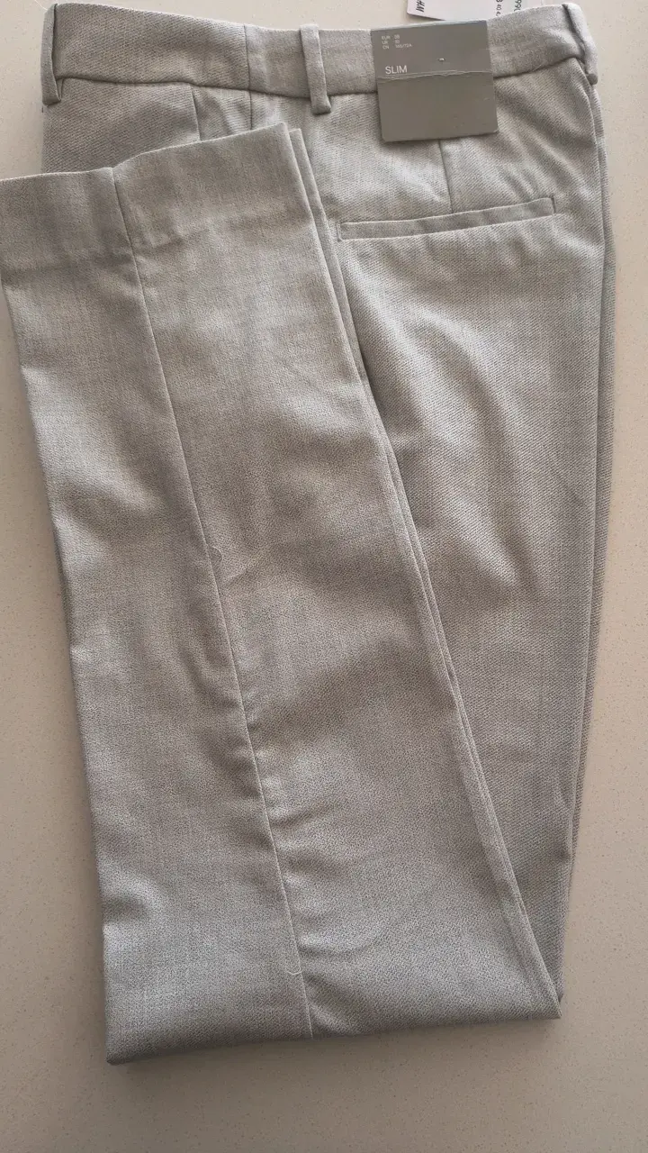 Pantalón de vestir gris claro para mujer. - 2