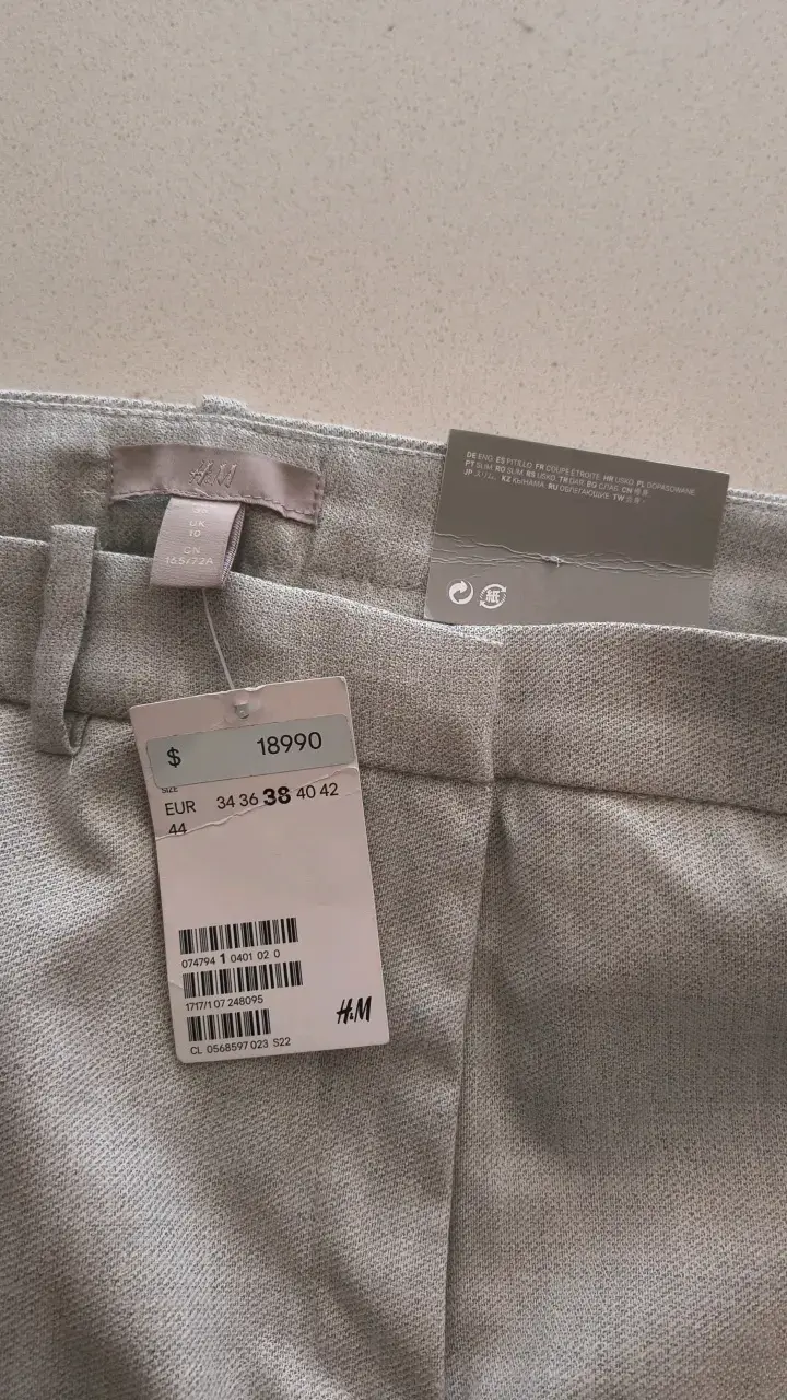Pantalón de vestir gris claro para mujer. - 4