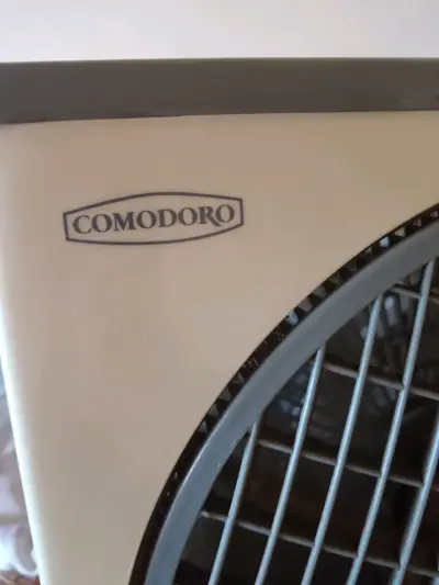 Ventilador cuadrado Comodoro con rejilla gris - miniatura 1