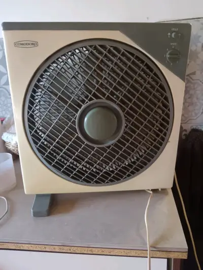 Ventilador cuadrado Comodoro con rejilla gris - miniatura 2
