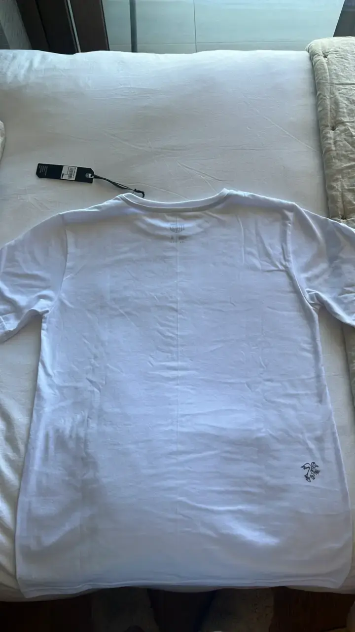 Polera blanca con diseño bordado Toke - 2