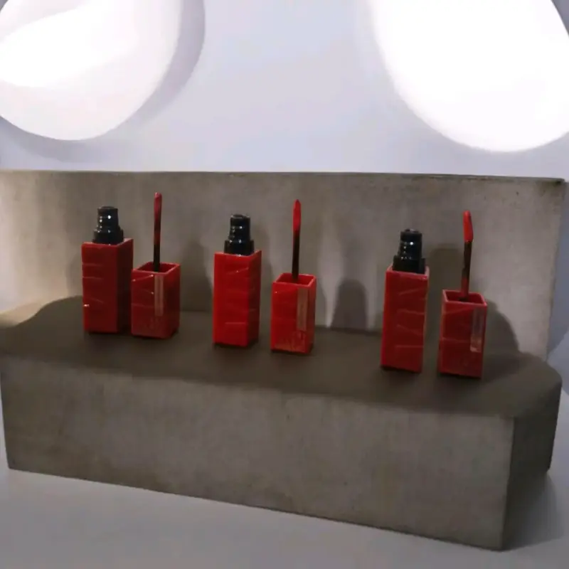 Set de labiales líquidos rojos Superstay dup maybe
