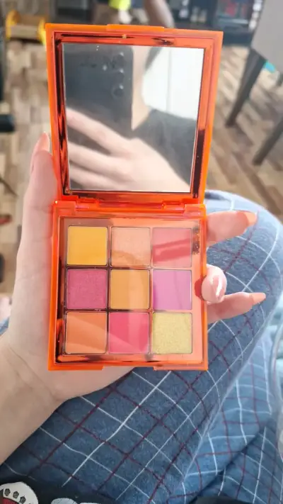 Paleta de Sombras Neon Huda Beauty - miniatura 3