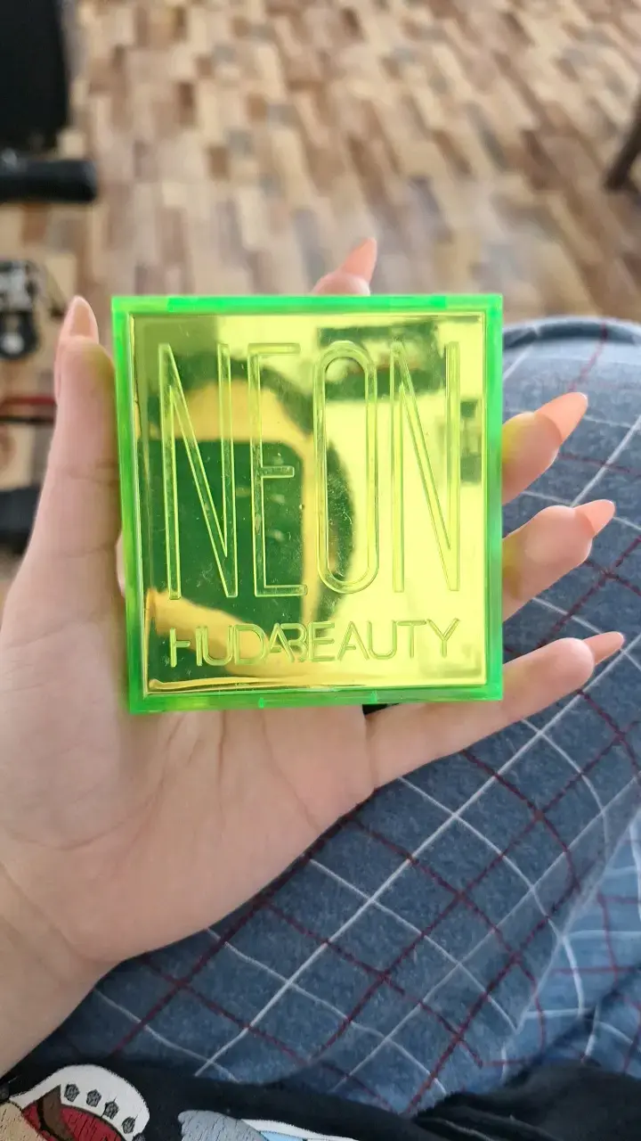 Paleta de Sombras Neon Huda Beauty - 1