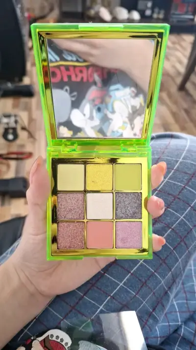 Paleta de Sombras Neon Huda Beauty - miniatura 3