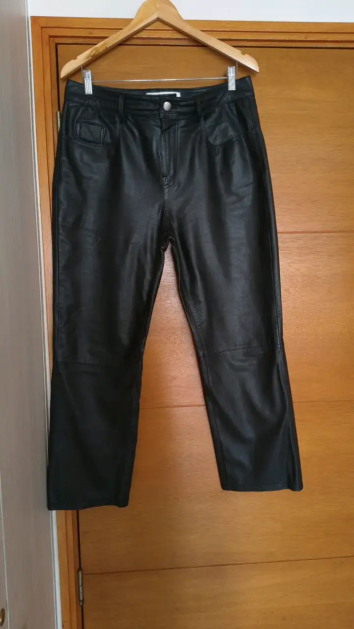 Pantalones de cuero negro para mujer