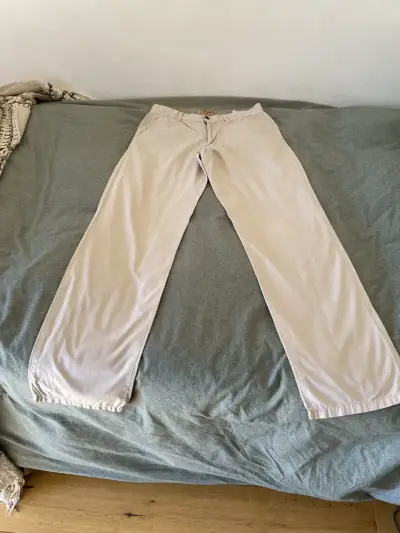 Pantalones beige casuales para hombre - miniatura 1