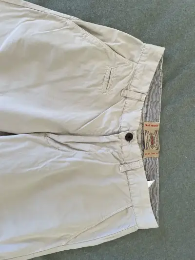 Pantalones beige casuales para hombre - miniatura 4