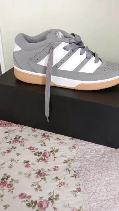 Zapatillas deportivas grises Adidas para hombre - miniatura 2