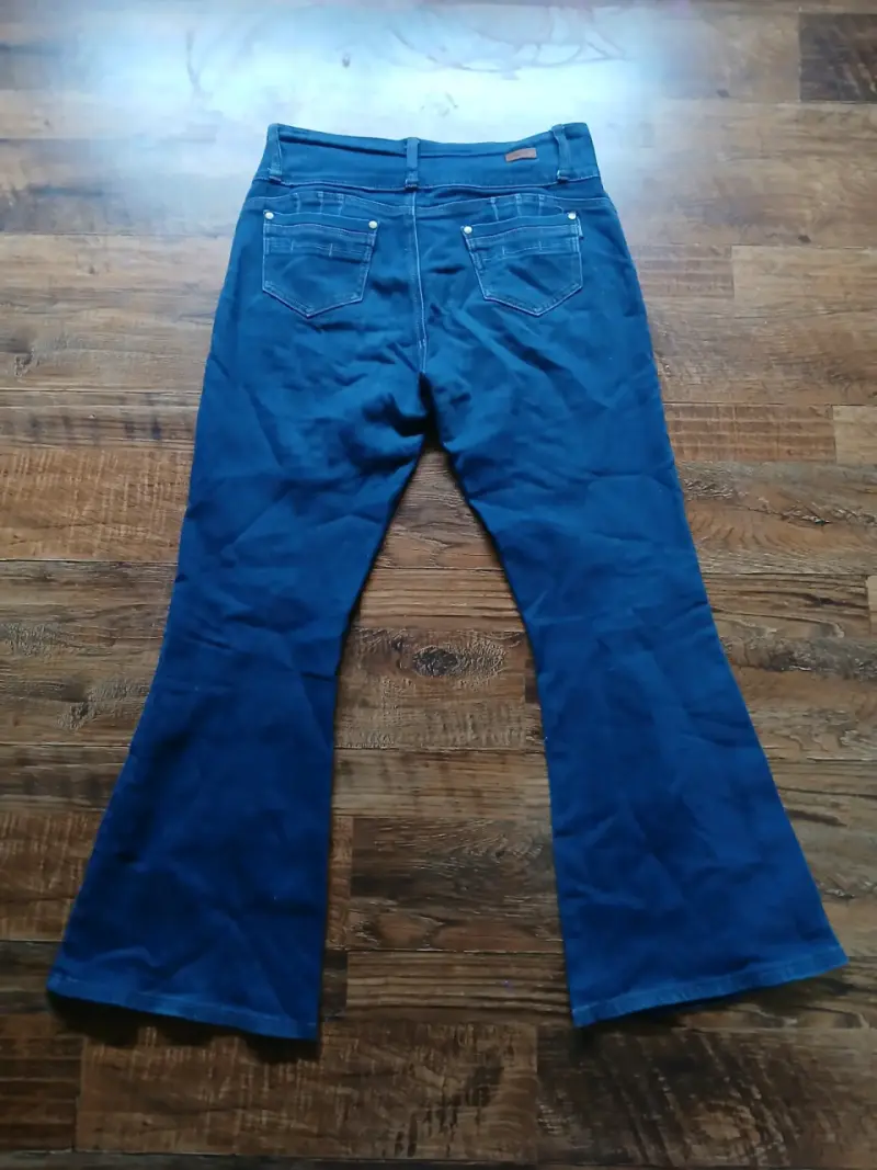 Jeans acampanados azul oscuro para mujer - 2