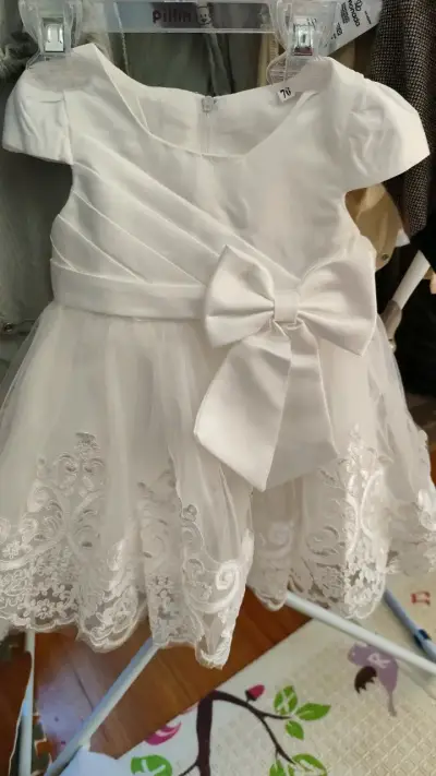 Vestido de fiesta blanco para niña con lazo - miniatura 3