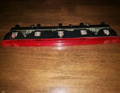 Tercera luz de freno para Peugeot 307 Hatchback - miniatura 2