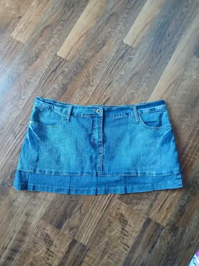 Variedad de ropa de mujer - miniatura 1
