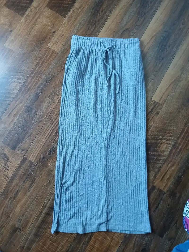 Variedad de ropa de mujer - 6