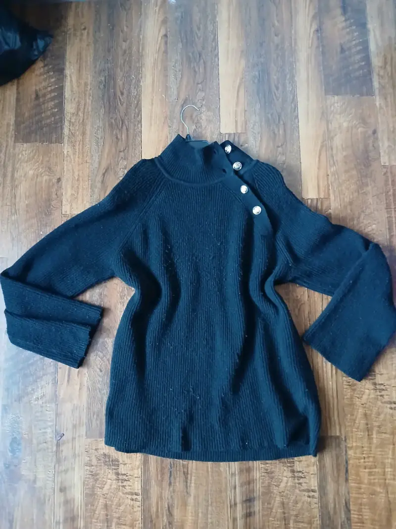 Variedad de ropa de mujer - 7