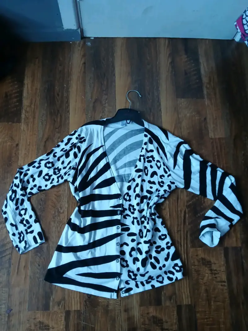 Variedad de ropa de mujer - 9